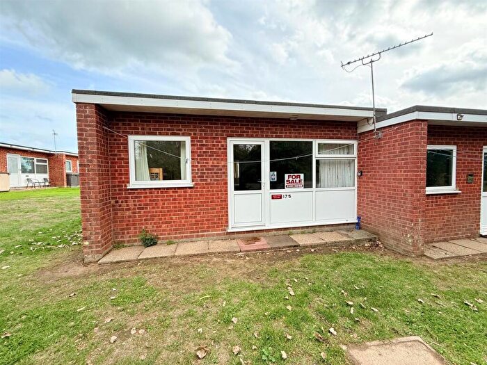 3 Bedroom Chalet For Sale In Back Market Lane, Hemsby, NR29