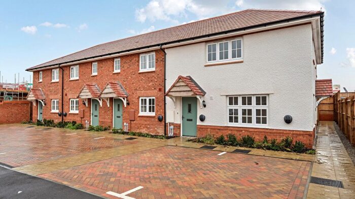 1 Bedroom Maisonette For Sale In Gloster Drive, Manston, CT12