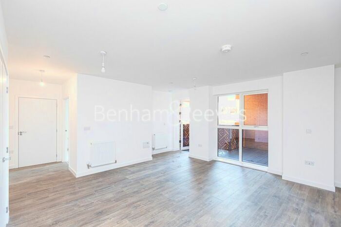 2 Bedroom Flat To Rent In East Acton Lane, Acton, W3