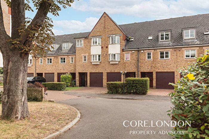 4 Bedroom Terraced House To Rent In Gatcombe Mews, Ealing, W5