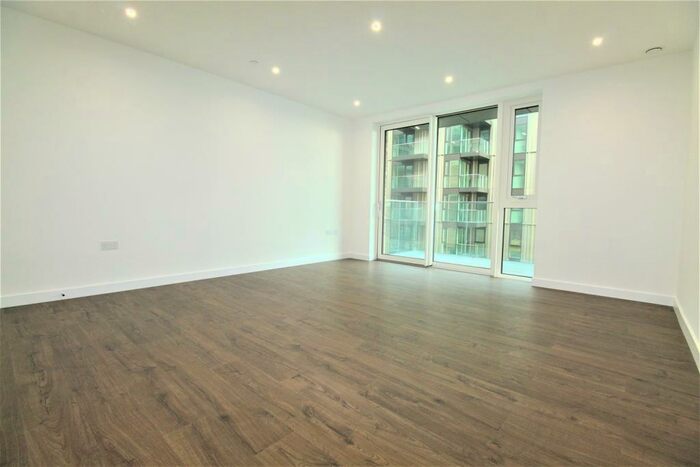 2 Bedroom Apartment To Rent In Hartingtons Court, N4