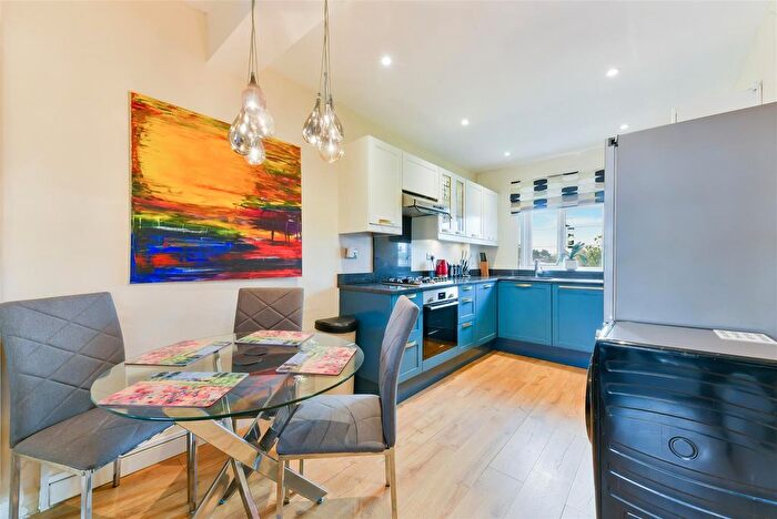 2 Bedroom Flat To Rent In Bushey Road, Raynes Park, SW20