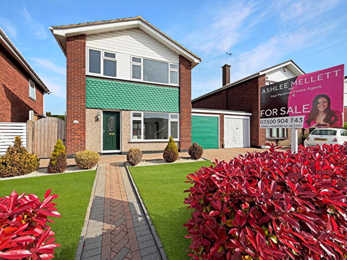 3 Bedroom Detached House For Sale In Abbotts Drive, Corringham, SS17