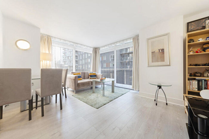 2 Bedroom Flat To Rent In Moore House, Canary Wharf, London, E14