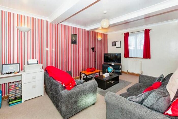 4 Bedroom Property To Rent In Elliman Avenue, Slough, SL2