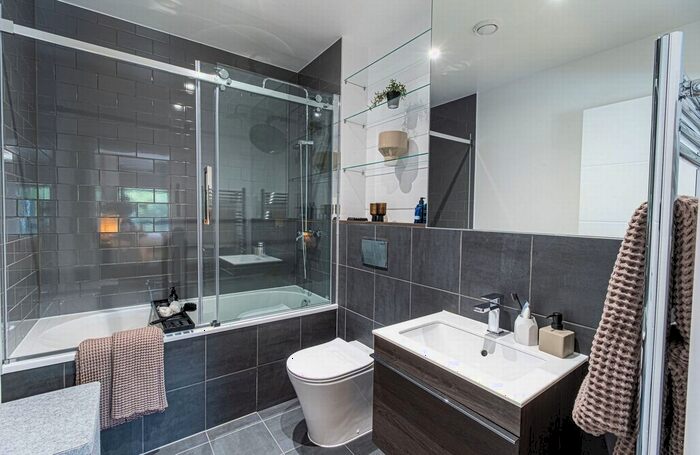 2 Bedroom Flat To Rent In Ascot Road, Watford, WD18