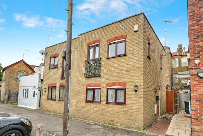 1 Bedroom Semi Detached House To Rent In Shoe Lane, Westcliff On Sea, SS0