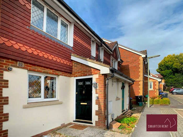 3 Bedroom Terraced House To Rent In Lorne Gardens, Knaphill, GU21