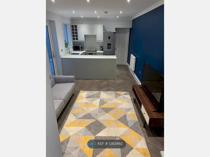 2 Bedroom Flat To Rent In Roath, Cardiff CF24