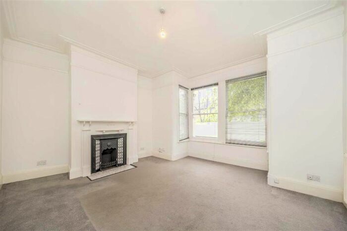 2 Bedroom Flat For Sale In Charlton Road, Blackheath, SE3