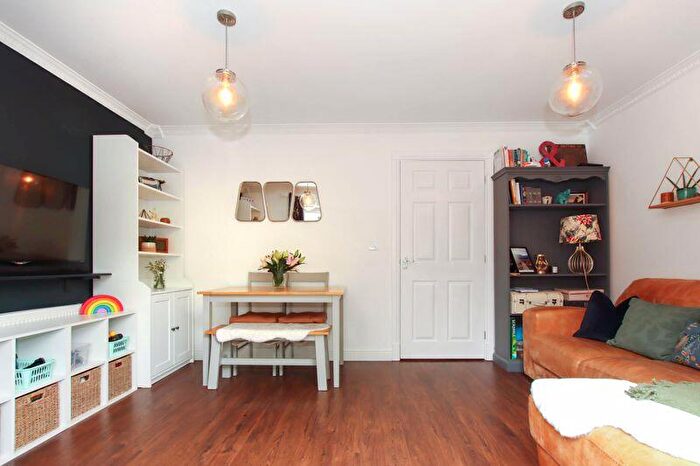 2 Bedroom Cottage For Sale In Park Road, Tring, HP23
