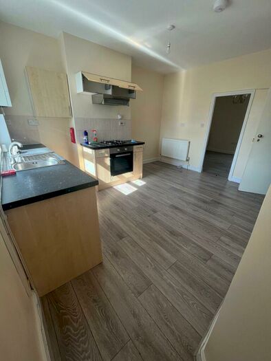 2 Bedroom Flat To Rent In Dagenham, RM8