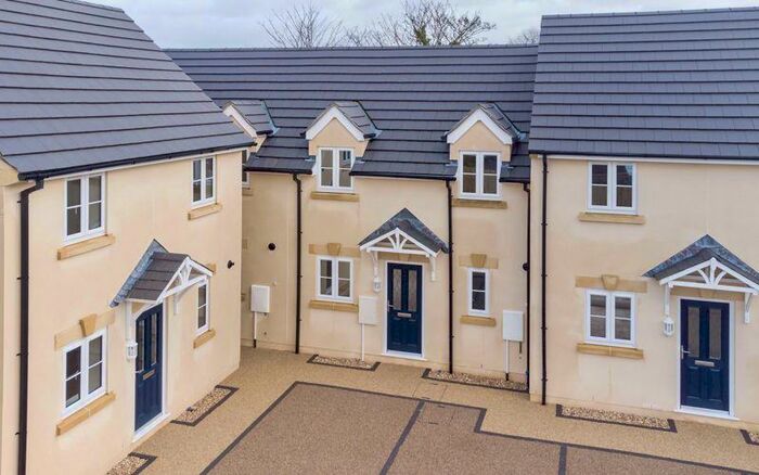 2 Bedroom House To Rent In Oakfield Road, Street, BA16