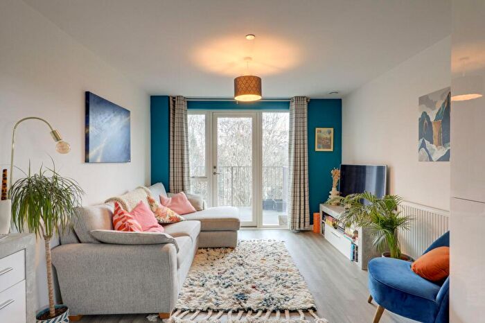 2 Bedroom Flat For Sale In Adenmore Road, Catford, London, SE6