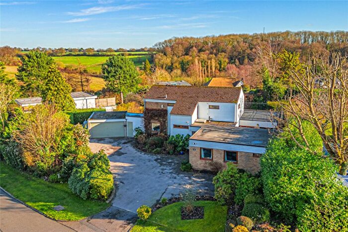 4 Bedroom Detached House For Sale In Highclere Drive, Longdean Park, Hemel Hempstead, Hertfordshire, HP3