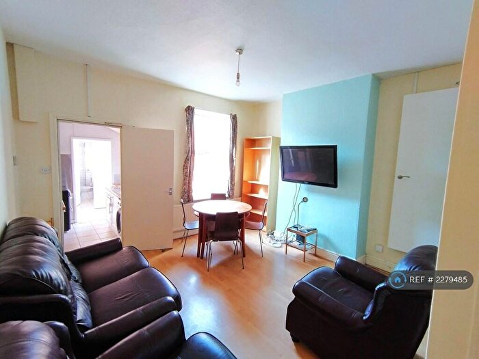 4 Bedroom Semi-Detached House To Rent In City Road, Nottingham, NG7