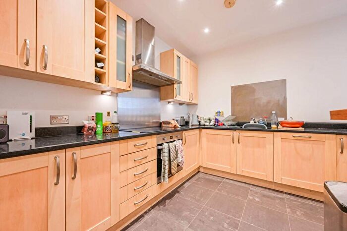 1 Bedroom Flat To Rent In Copperfield Road, Bow, London, E3