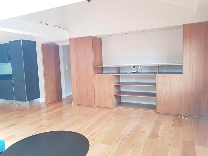 2 Bedroom Flat To Rent In Chalk Farm Road, London, NW1