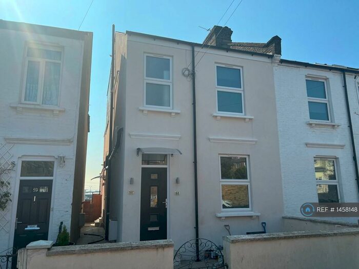 3 Bedroom Flat To Rent In Wells House Road, London, NW10