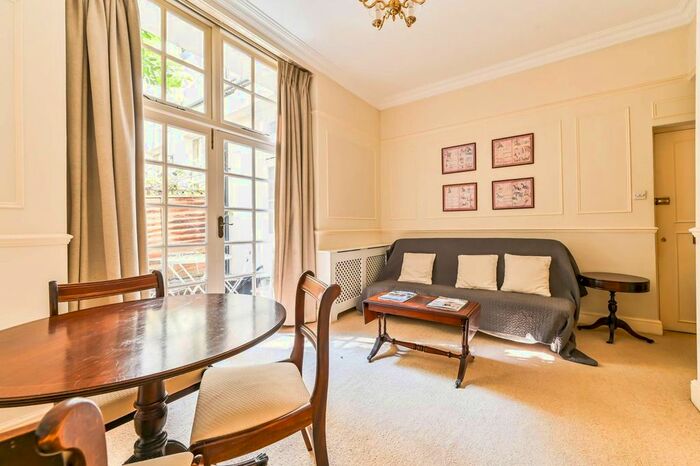 Studio To Rent In Warwick Square, Pimlico, London, SW1V