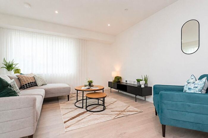 3 Bedroom Apartment To Rent In Circus Road, St John's Wood, London, NW8