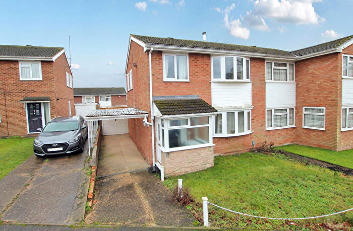 3 Bedroom Semi-Detached House For Sale In Ivel View, Sandy, SG19