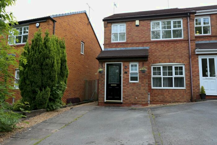 3 Bedroom Town House To Rent In Charlestown Grove, Meir Park, ST3