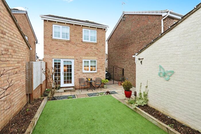 3 Bedroom Detached House For Sale In Willingham Gardens, Sothall, Sheffield, South Yorkshire, S20
