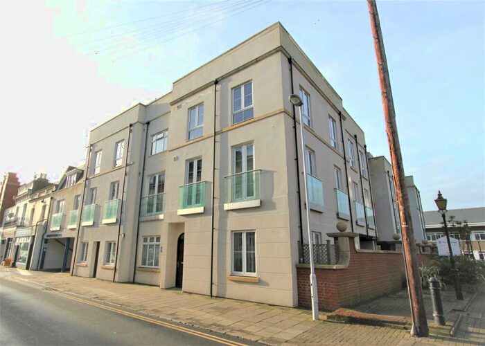 2 Bedroom Flat To Rent In Crescent Road, Worthing, BN11