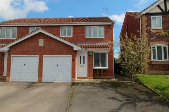 3 Bedroom Semi-Detached House To Rent In Lancaster Walk, Worksop, Nottinghamshire, S81