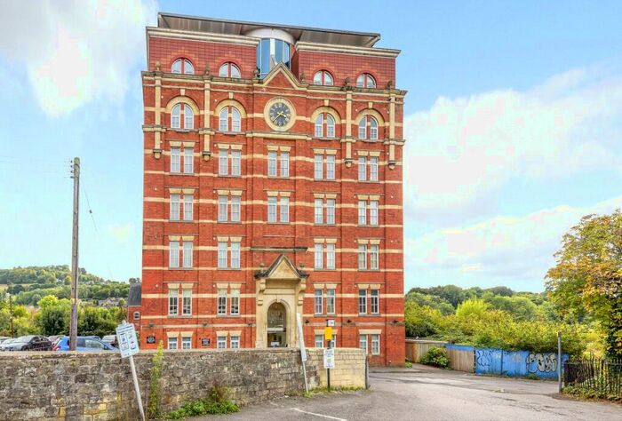 Apartment To Rent In Cheapside, Stroud, Gloucestershire, GL5