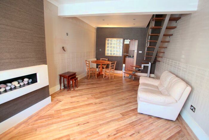 2 Bedroom Terraced House To Rent In Grantham Street, L6