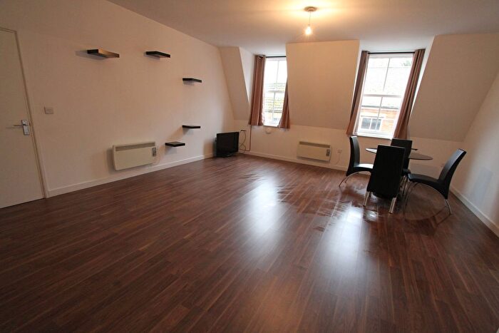 2 Bedroom Flat For Sale In Parsons Street, Banbury, OX16