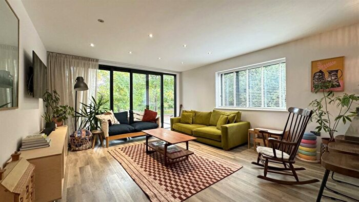2 Bedroom Apartment For Sale In The Avenue, Branksome Park, BH13