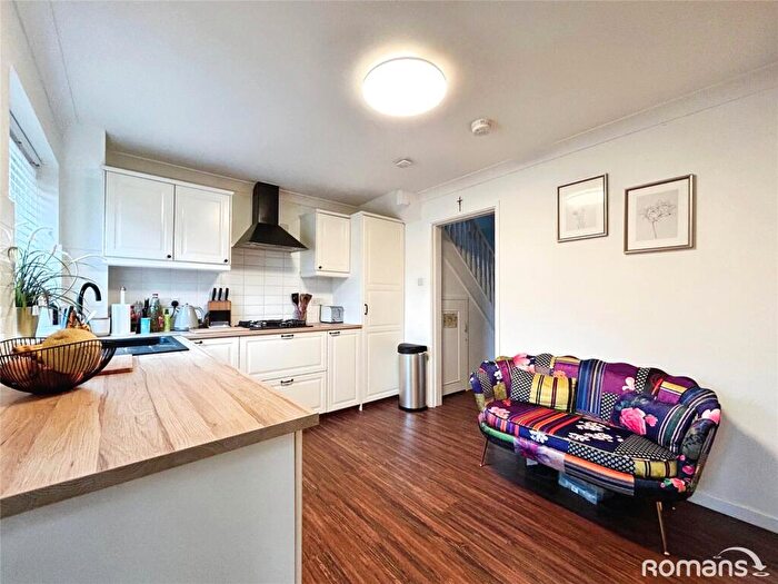 3 Bedroom End Of Terrace House For Sale In Beaulieu Gardens, Blackwater, Camberley, GU17