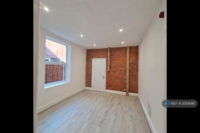 2 Bedroom Flat To Rent In Hymers Avenue, Hull, HU3