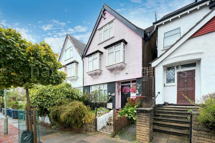 4 Bedroom Semi-Detached House To Rent In Sandringham Road, Golders Green, NW11