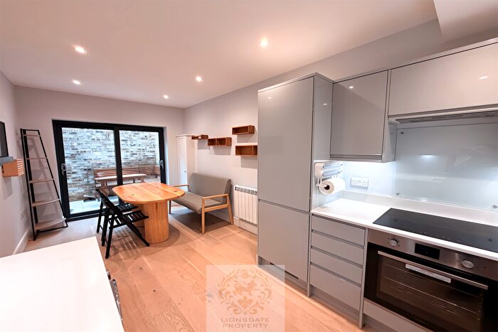 2 Bedroom House To Rent In Raleigh Road, N8