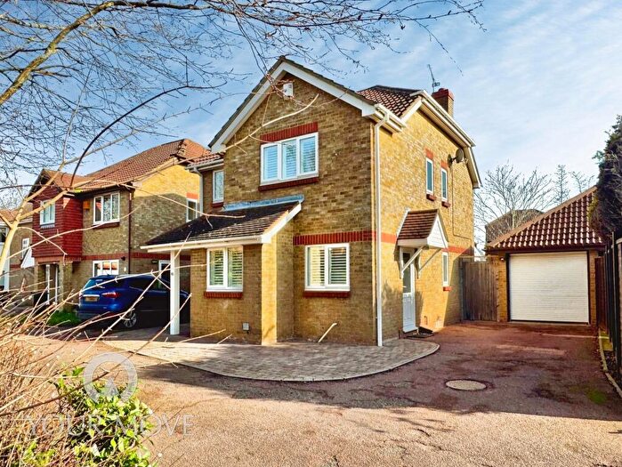 4 Bedroom Detached House For Sale In Hasted Close, Greenhithe, Kent, DA9