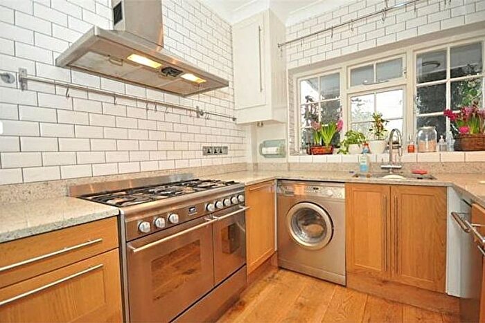 3 Bedroom Semi-Detached House For Sale In Bundys Way, Staines-Upon-Thames, TW18