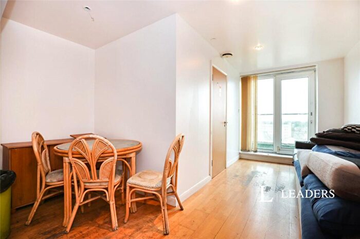 2 Bedroom Flat To Rent In Northampton House, Wellington Street, NN1