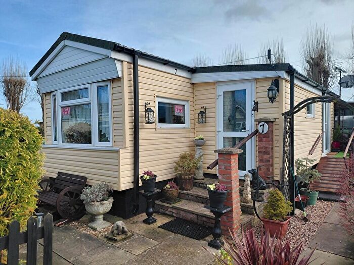 1 Bedroom Park Home For Sale In Oundle Road, Weldon, NN17