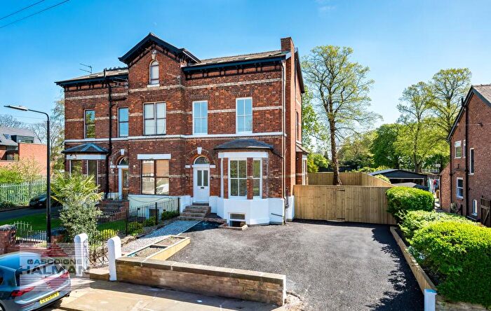 6 Bedroom Semi-Detached House For Sale In Highfield Avenue, Sale, M33