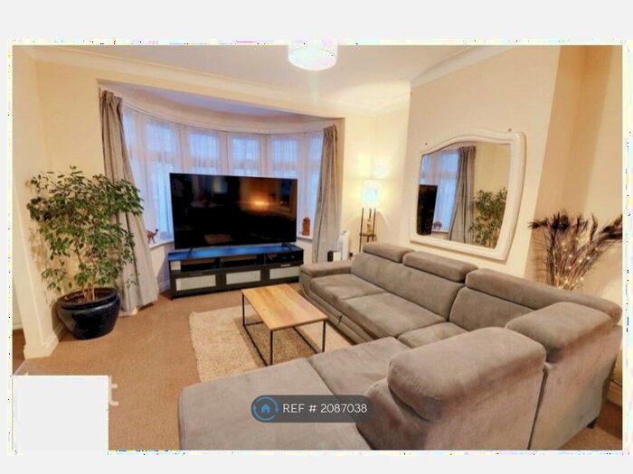 4 Bedroom Terraced House To Rent In Wensleydale Avenue, Ilford, IG5