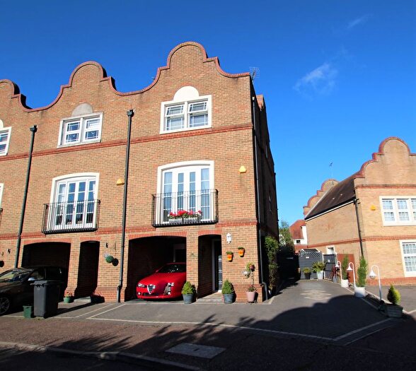 3 Bedroom Town House To Rent In Drywoods, South Woodham Ferrers, Chelmsford, CM3