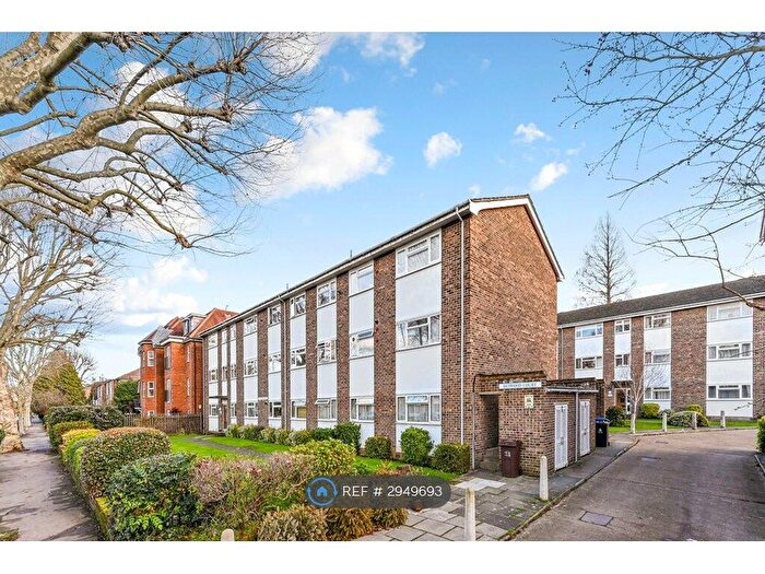 2 Bedroom Flat To Rent In Redwood Court, Surbiton, KT6