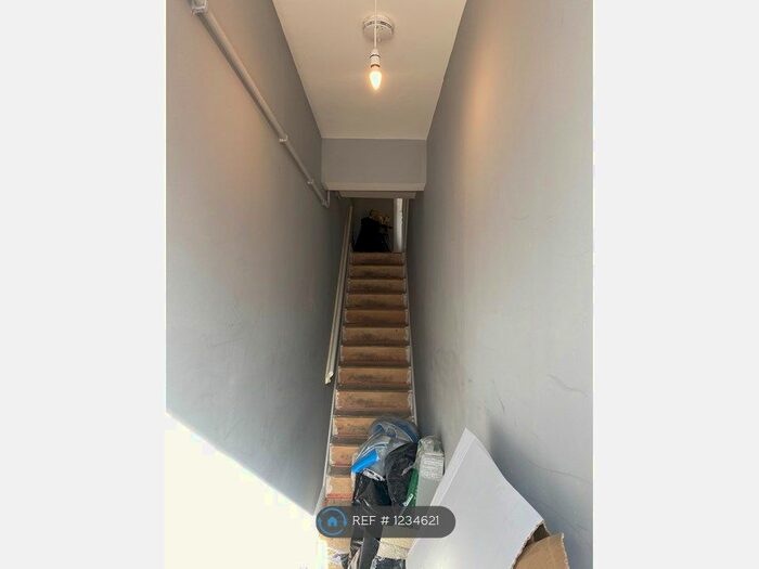 3 Bedroom Flat To Rent In Mitcham Rd, London, SW17