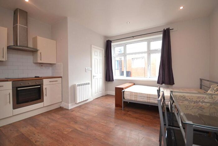 Studio To Rent In London Road, Reading, Berkshire, RG1