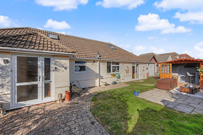 4 Bedroom Chalet For Sale In Howton Road, Bournemouth, BH10