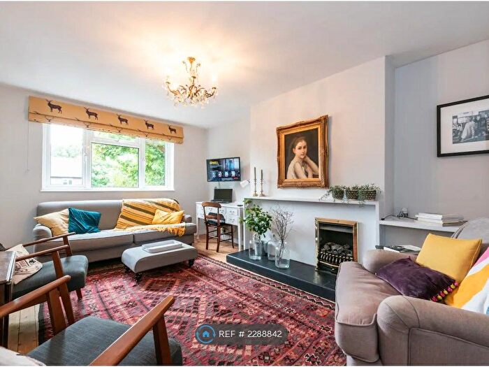 2 Bedroom Flat To Rent In Brick Farm Close, Greater London, TW9